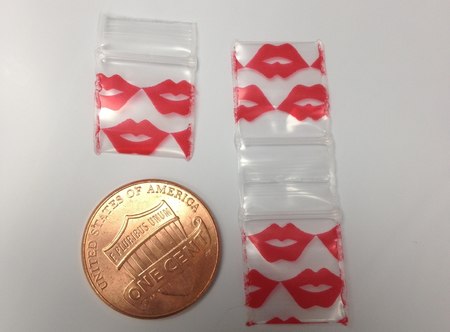 5/8 x 5/8 (5858) Red Lips Design Reclosable Bags